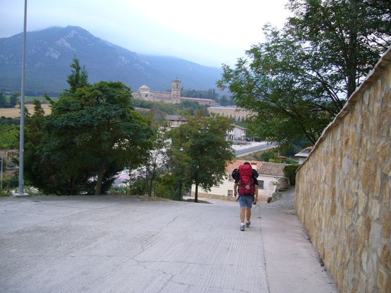 On peut déjà apercevoir le Monastère d'Irache en quittant Estella - 043.JPG 043.JPG