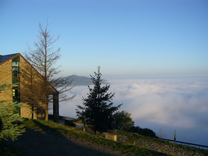 En quittant O'Cebreiro dans la matinée... - 053.JPG 053.JPG